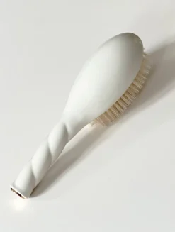 N.06 La brosse bébé MA PREMIÈRE BROSSE Blanc Crème|La Bonne Brosse Hot