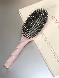 N.03 La Brosse Cuir Chevelu Sensible L'INDISPENSABLE DOUCEUR Rose Lilas|La Bonne Brosse Cheap