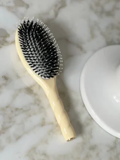 N.03 La Brosse Cuir Chevelu Sensible L'INDISPENSABLE DOUCEUR Ivoire Cair|La Bonne Brosse Fashion