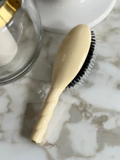 N.03 La Brosse Cuir Chevelu Sensible L'INDISPENSABLE DOUCEUR Ivoire Cair|La Bonne Brosse Fashion