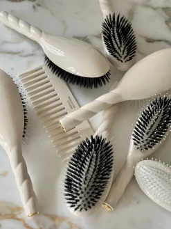 N.03 La Brosse Cuir Chevelu Sensible L'INDISPENSABLE DOUCEUR Blanc Crème|La Bonne Brosse Shop