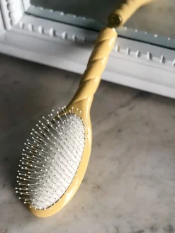 N.04 La Brosse Démêlante & Massante LA MIRACLE Jaune Safran|La Bonne Brosse Cheap