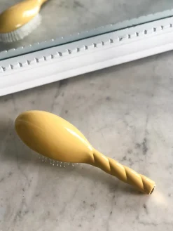 N.04 La Brosse Démêlante & Massante LA MIRACLE Jaune Safran|La Bonne Brosse Cheap