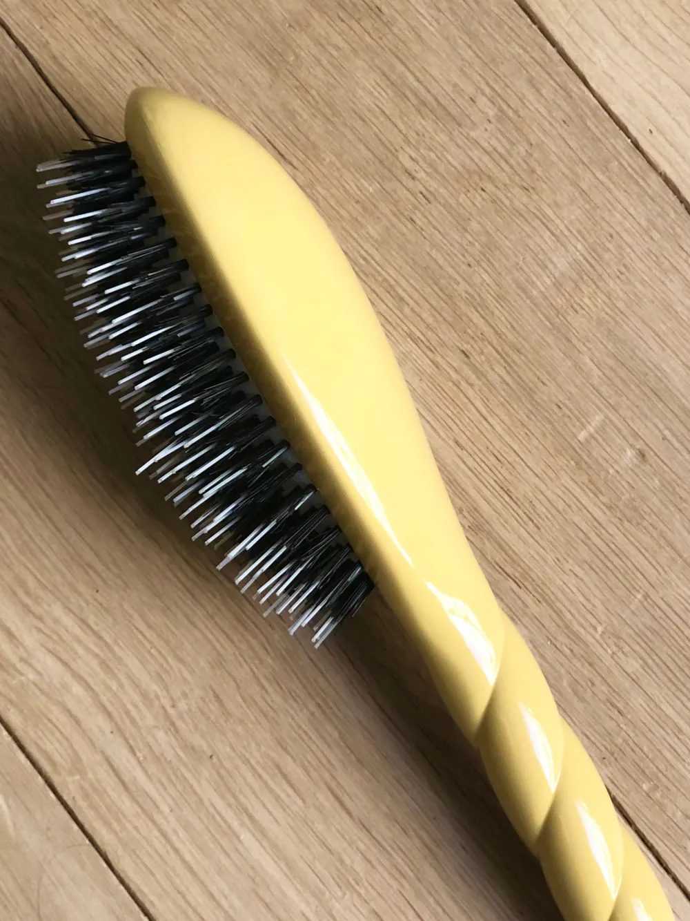 N.02 La Brosse Démêlante & Soin L'INDISPENSABLE Jaune Safran|La Bonne Brosse Hot