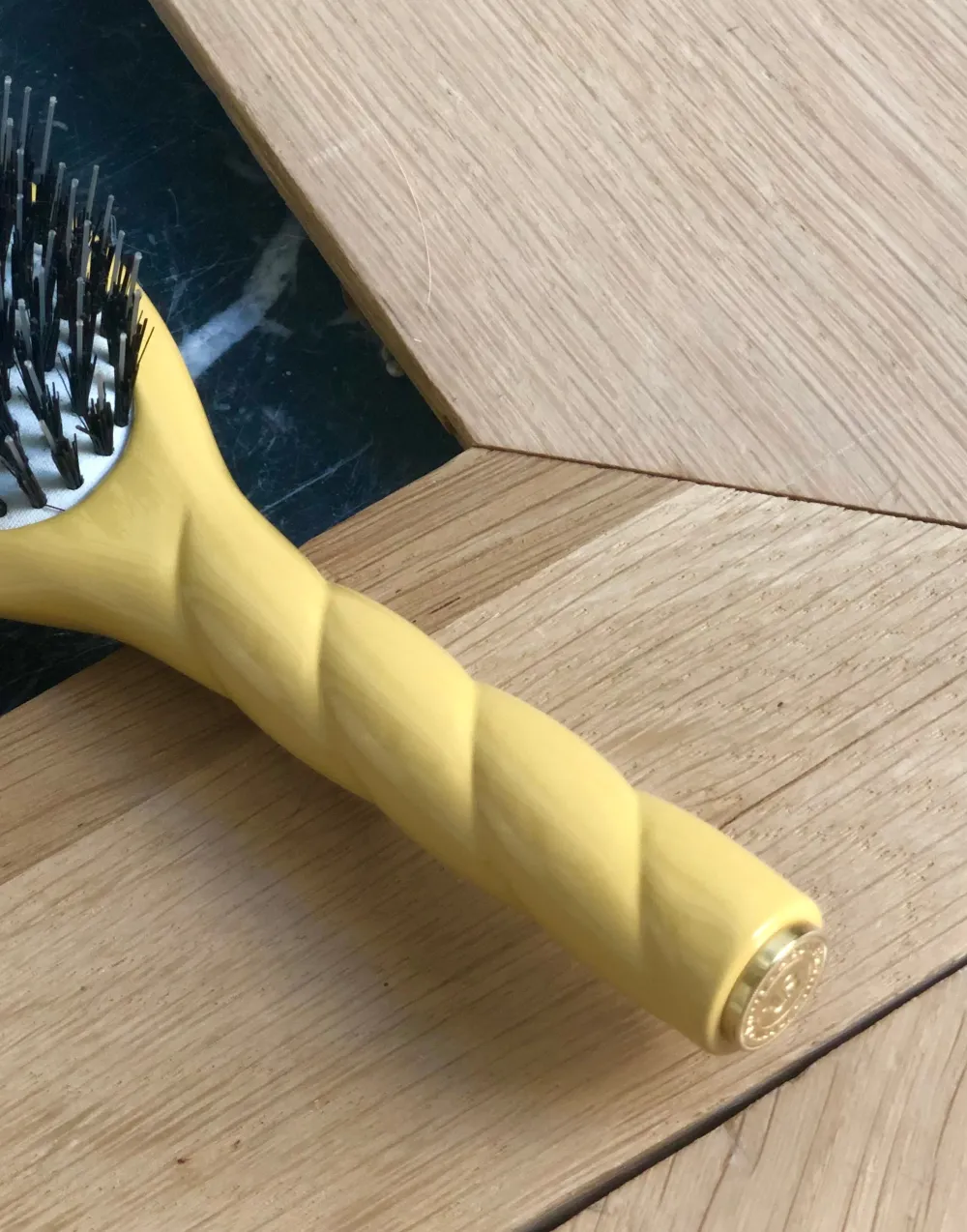 N.02 La Brosse Démêlante & Soin L'INDISPENSABLE Jaune Safran|La Bonne Brosse Hot
