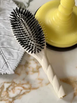 N.02 La Brosse Démêlante & Soin L'INDISPENSABLE Blanc Crème|La Bonne Brosse Outlet