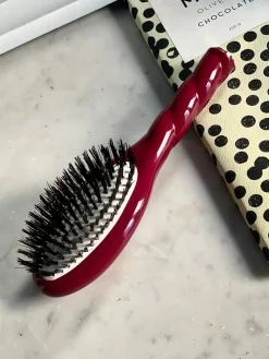 N.01 La Petite Brosse Brillance & Soin L’UNIVERSELLE Rouge Cerise|La Bonne Brosse Discount