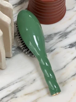 N.03 La Petite Brosse Cuir Chevelu Sensible L’INDISPENSABLE DOUCEUR Vert Amande|La Bonne Brosse Flash Sale
