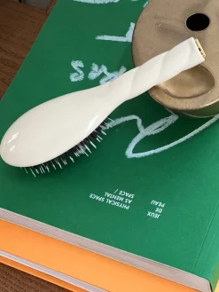 N.02 La Petite Brosse Démêlante & Soin L’INDISPENSABLE Blanc Crème|La Bonne Brosse Best Sale