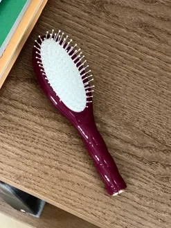 N.04 La Petite Brosse Démêlante & Massante LA MIRACLE Rouge Cerise|La Bonne Brosse Clearance